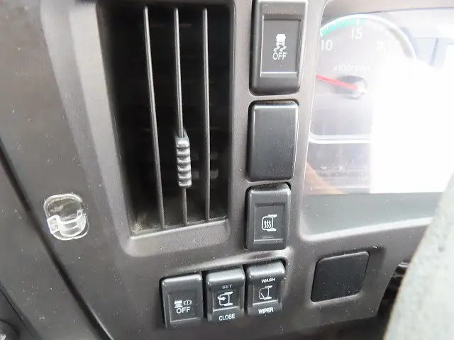 いすゞ ギガ QKG-CYZ77BJ(6x4)の写真15