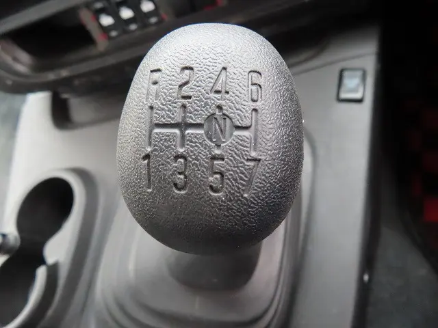いすゞ ギガ QKG-CYZ77BJ(6x4)の写真18
