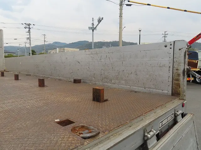 いすゞ ギガ QKG-CYZ77BJ(6x4)の写真27