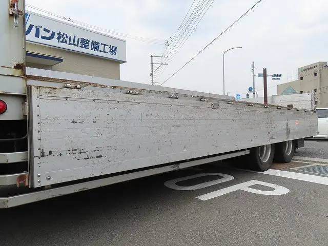 いすゞ ギガ QKG-CYZ77BJ(6x4)の写真30