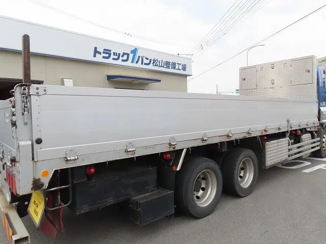 いすゞ ギガ QKG-CYZ77BJ(6x4)の写真32