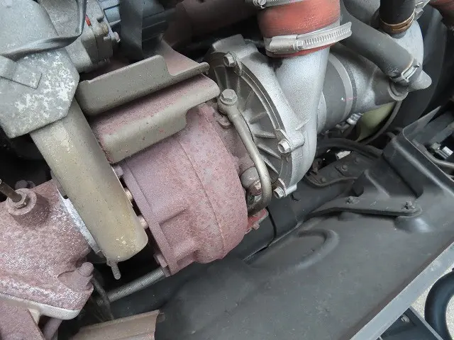 いすゞ ギガ QKG-CYZ77BJ(6x4)の写真38