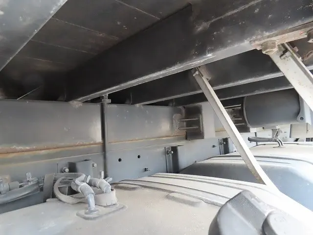 いすゞ ギガ QKG-CYZ77BJ(6x4)の写真40