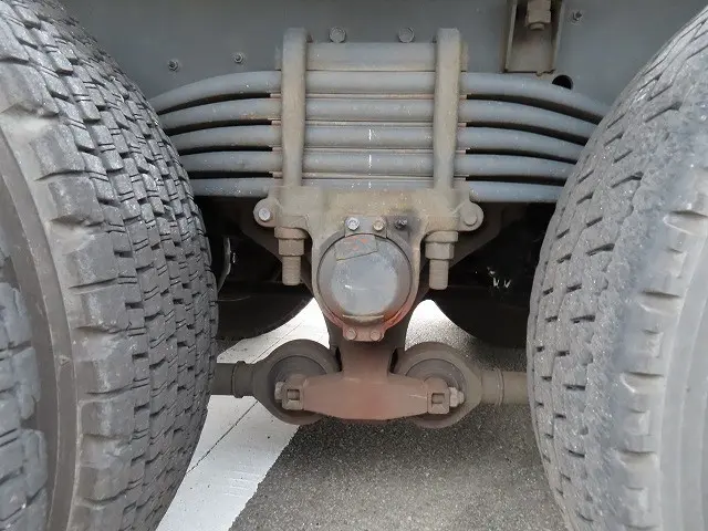 いすゞ ギガ QKG-CYZ77BJ(6x4)の写真46