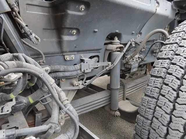 いすゞ ギガ QKG-CYZ77BJ(6x4)の写真48