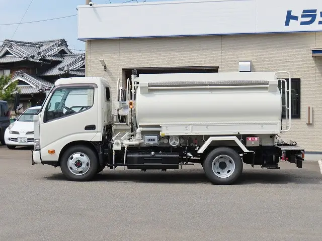 日野 デュトロ 2DG-XZU685M(4WD)の写真3