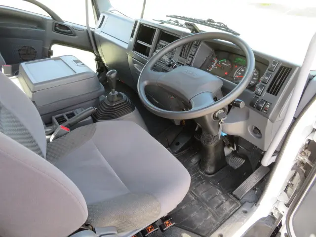 いすゞ フォワード 2RG-FRR90S2(2WD)の写真9