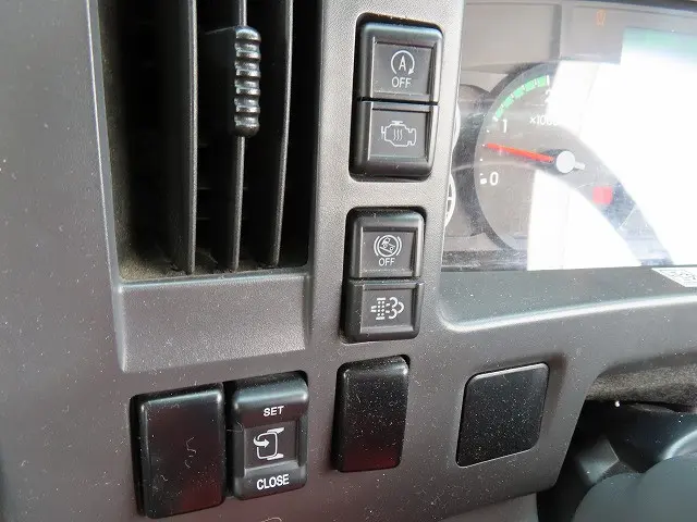 いすゞ フォワード 2RG-FRR90S2(2WD)の写真18