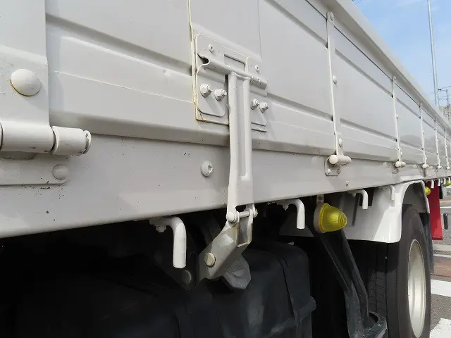 いすゞ フォワード 2RG-FRR90S2(2WD)の写真32