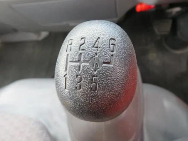 いすゞ エルフ TRG-NKR85A(2WD)の写真17