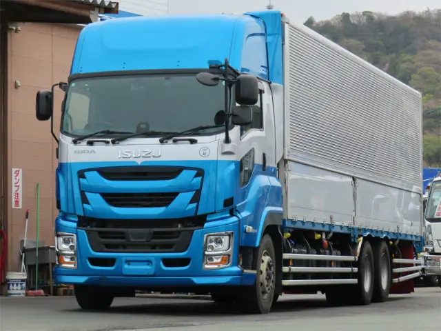 いすゞ ギガ 2PG-CYL77C(6x2)の写真1