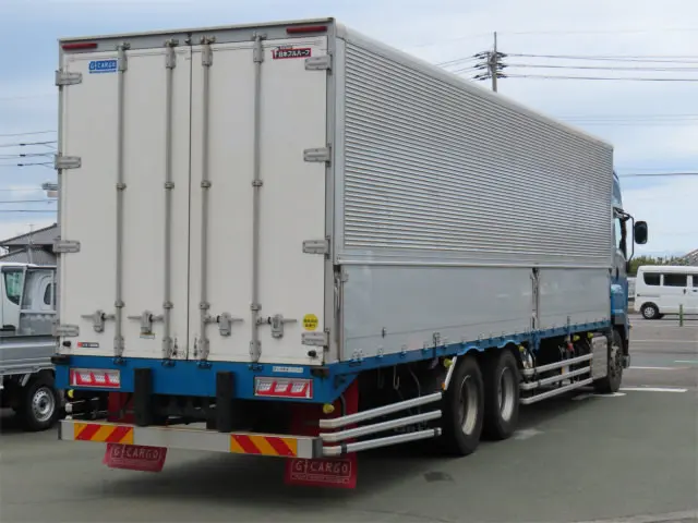 いすゞ ギガ 2PG-CYL77C(6x2)の写真2