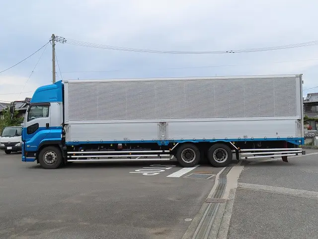 いすゞ ギガ 2PG-CYL77C(6x2)の写真4