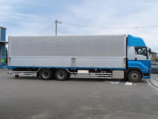 いすゞ ギガ 2PG-CYL77C(6x2)の写真5