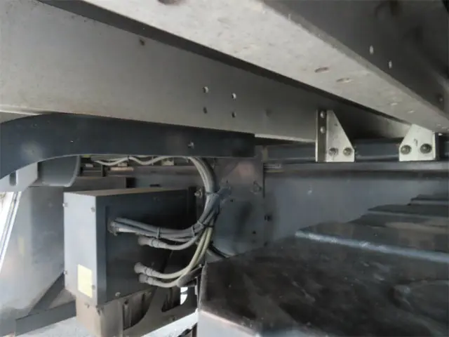 いすゞ ギガ 2PG-CYL77C(6x2)の写真6