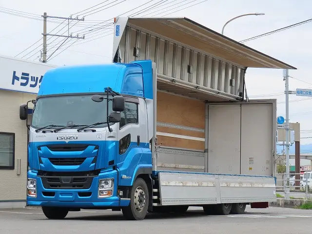 いすゞ ギガ 2PG-CYL77C(6x2)の写真7