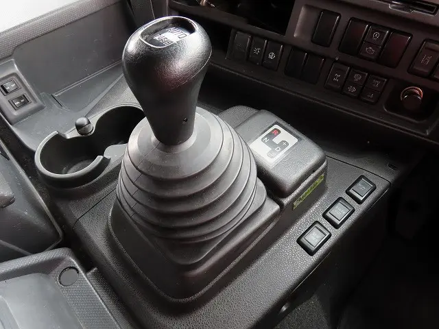 いすゞ ギガ 2PG-CYL77C(6x2)の写真20