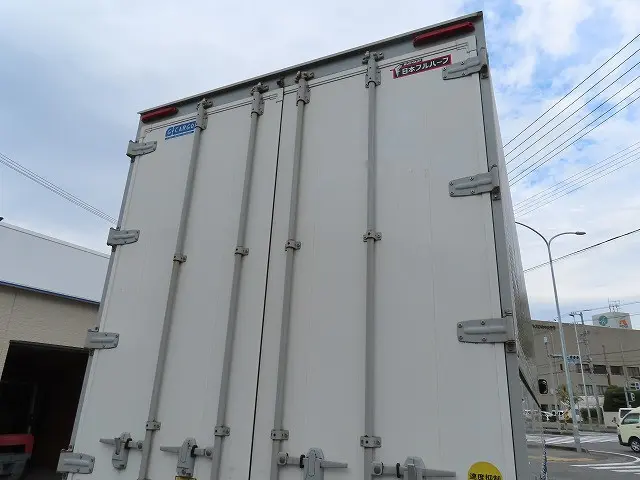 いすゞ ギガ 2PG-CYL77C(6x2)の写真37