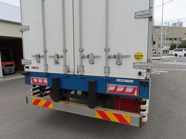 いすゞ ギガ 2PG-CYL77C(6x2)の写真38