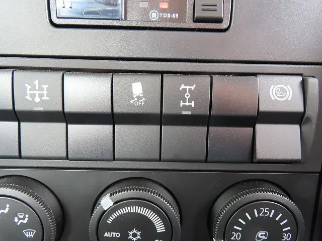 三菱 ファイター 2DG-FQ62F(6x4)の写真14