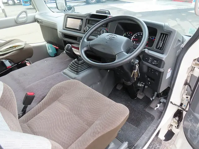 トヨタ コースター 2DG-XZB70(2WD)の写真9