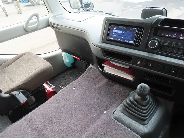 トヨタ コースター 2DG-XZB70(2WD)の写真12