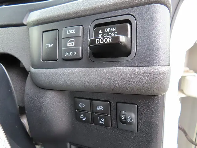 トヨタ コースター 2DG-XZB70(2WD)の写真13