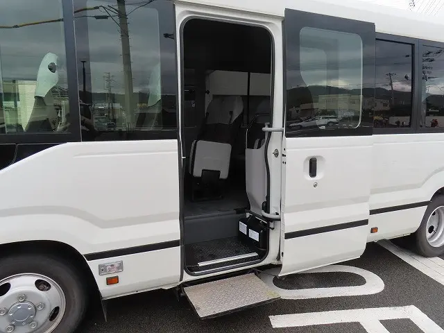 トヨタ コースター 2DG-XZB70(2WD)の写真23