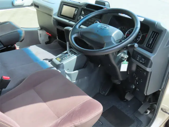 トヨタ コースター SDG-XZB70(2WD)の写真9