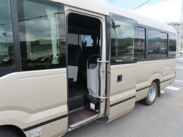 トヨタ コースター SDG-XZB70(2WD)の写真27