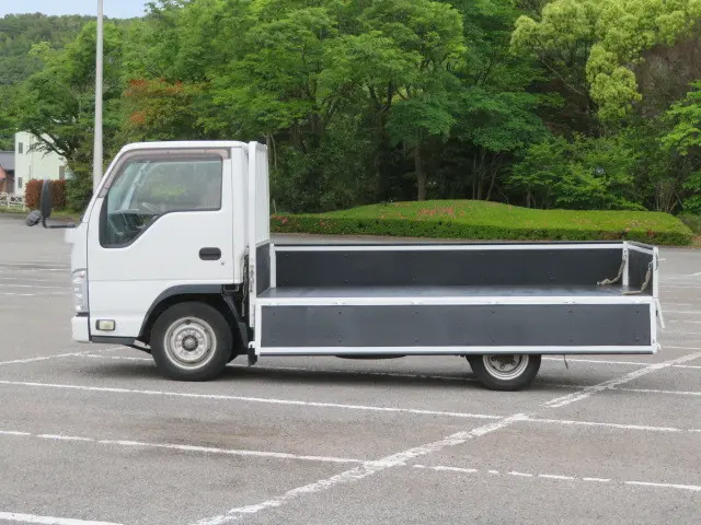 いすゞ エルフ TKG-NHR85A(2WD)の写真10