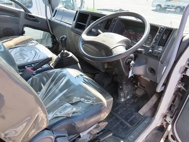 いすゞ フォワード 2RG-FRR90S2(2WD)の写真3