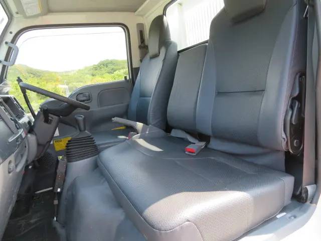 いすゞ エルフ TPG-NKR85AN(2WD)の写真14