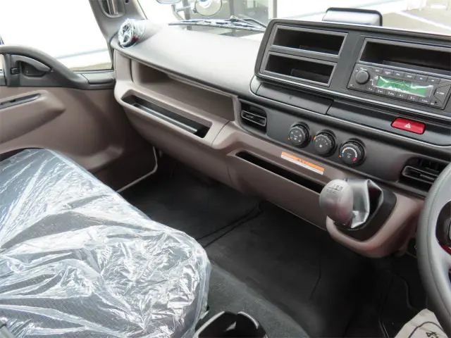 三菱 キャンター 2WG-XZU713M(2WD)の写真15
