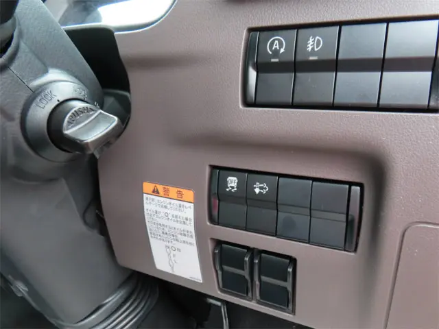 三菱 キャンター 2WG-XZU713M(2WD)の写真16