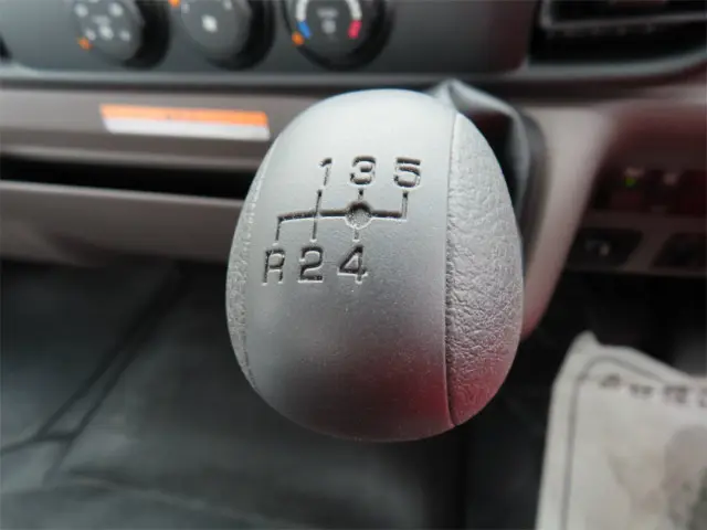 三菱 キャンター 2WG-XZU713M(2WD)の写真19