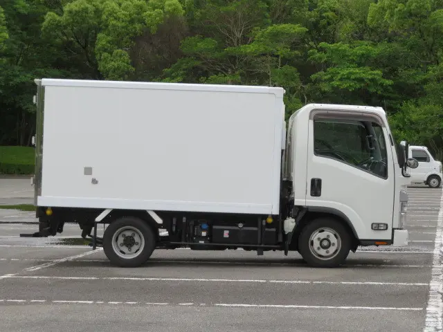 いすゞ エルフ 2RG-NLR88AN(2WD)の写真5