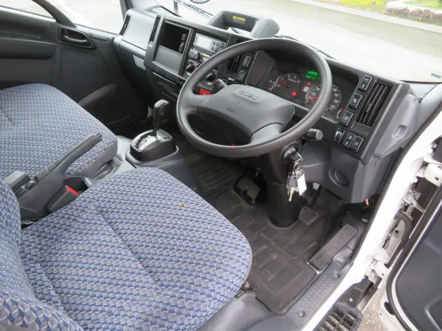 いすゞ エルフ 2RG-NLR88AN(2WD)の写真9