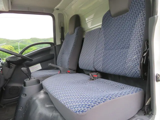 いすゞ エルフ 2RG-NLR88AN(2WD)の写真10