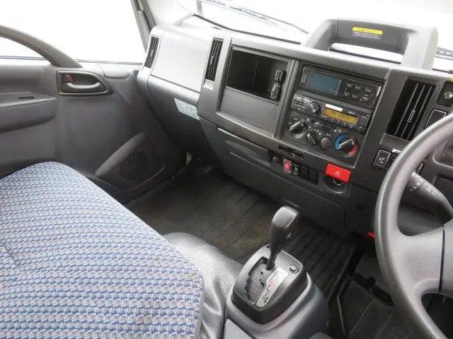 いすゞ エルフ 2RG-NLR88AN(2WD)の写真14