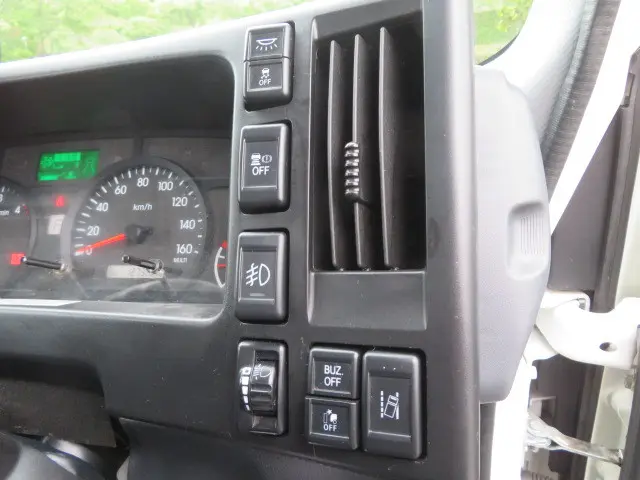 いすゞ エルフ 2RG-NLR88AN(2WD)の写真15