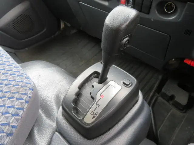いすゞ エルフ 2RG-NLR88AN(2WD)の写真17