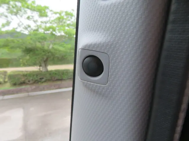 いすゞ エルフ 2RG-NLR88AN(2WD)の写真22