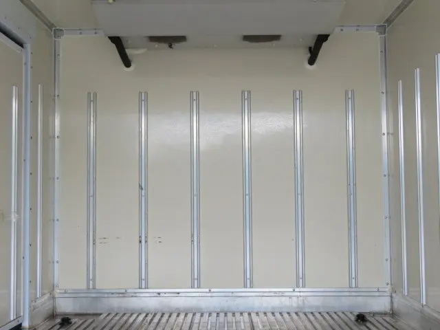 いすゞ エルフ 2RG-NLR88AN(2WD)の写真27