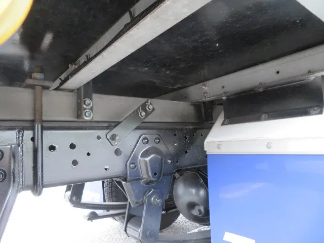 いすゞ エルフ 2RG-NLR88AN(2WD)の写真44