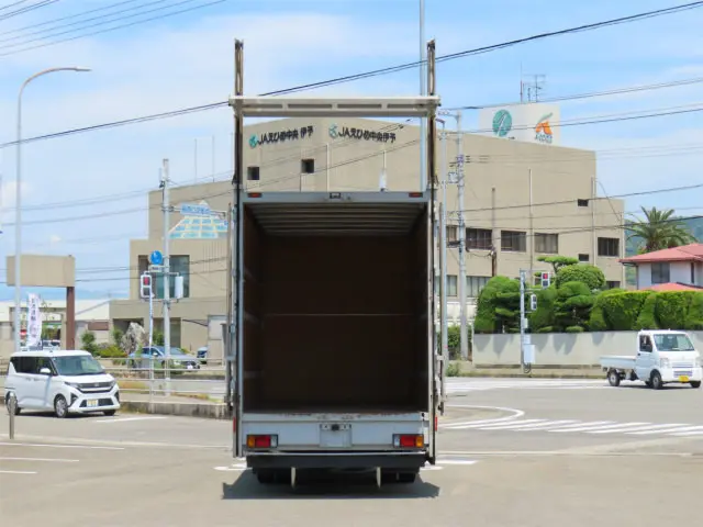 いすゞ エルフ 2RG-NPR88AN(2WD)の写真7