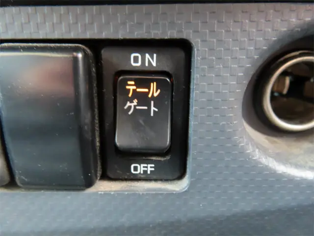 いすゞ エルフ 2RG-NPR88AN(2WD)の写真16