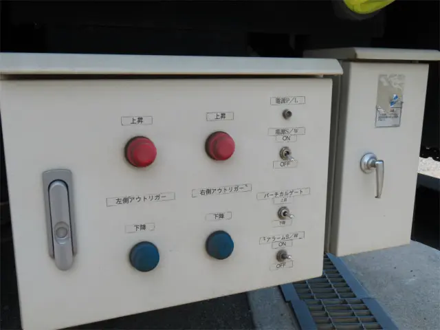 いすゞ エルフ 2RG-NPR88AN(2WD)の写真33