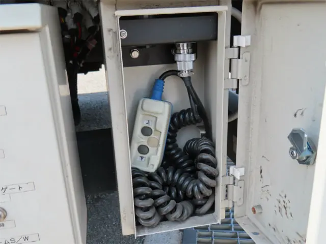 いすゞ エルフ 2RG-NPR88AN(2WD)の写真34