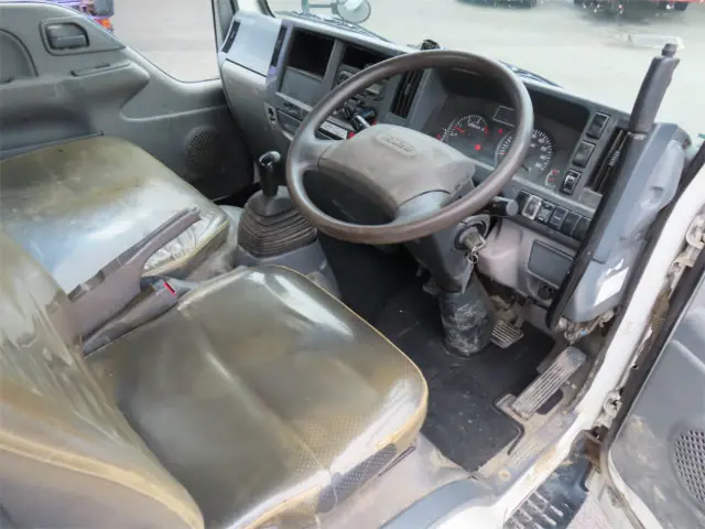いすゞ エルフ TPG-NKR85AN(2WD)の写真4
